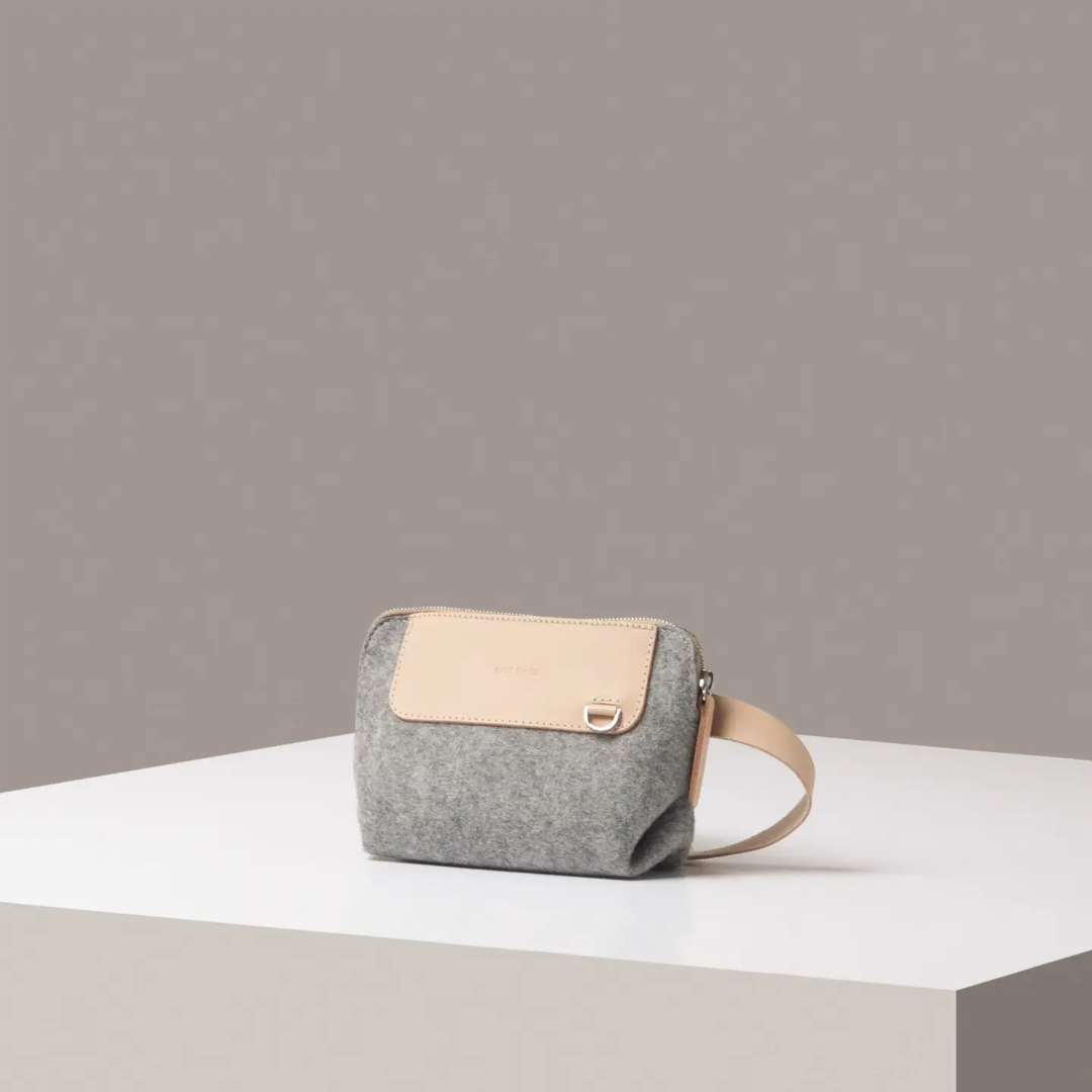 Made of high quality Merino wool, this lightweight and compact bag is ultra-versatile to accommodate all your essentials. The founders of Graf Lantz chose to work with some of the world's earliest, most durable and sustainable materials, wool felt, leather, hemp, canvas and glass. Using the finest Merino wool, Graf Lantz brought fun and style to the once overlooked miracle fabric to bring the Japanese ideas of less but feeling good.