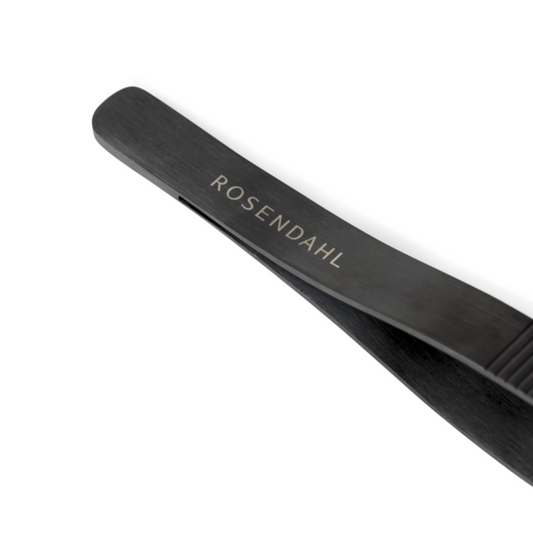 Designed by Jesper Vollmer who is both a cook and designer and has worked at top restaurants as a professional chef. He wants to inspire people to eat just a little bit better with his designs. Featuring a durable, gun-metal-colored coating and provide you with a great grip on the food, the best balance and optimal bounce. The curvaceous metal prongs were designed to help with precision cooking.