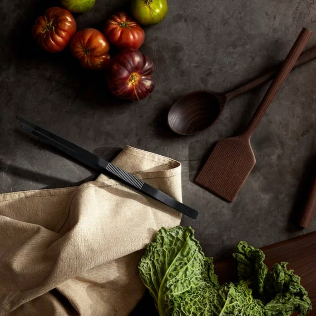 Designed by Jesper Vollmer who is both a cook and designer and has worked at top restaurants as a professional chef. He wants to inspire people to eat just a little bit better with his designs. Featuring a durable, gun-metal-colored coating and provide you with a great grip on the food, the best balance and optimal bounce. The curvaceous metal prongs were designed to help with precision cooking.