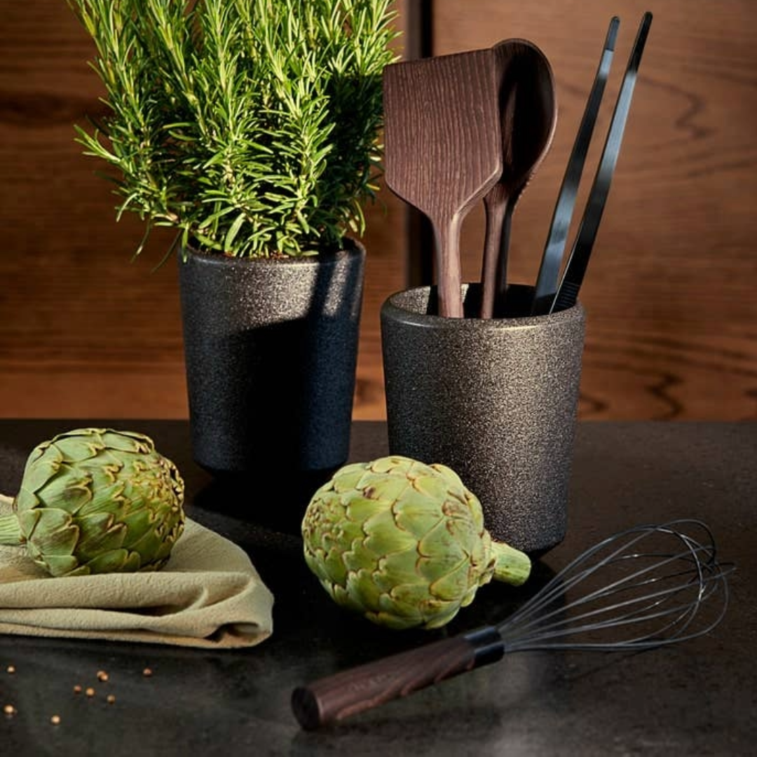 Designed by Jesper Vollmer who is both a cook and designer and has worked at top restaurants as a professional chef. He wants to inspire people to eat just a little bit better with his designs. Featuring a durable, gun-metal-colored coating and provide you with a great grip on the food, the best balance and optimal bounce. The curvaceous metal prongs were designed to help with precision cooking.