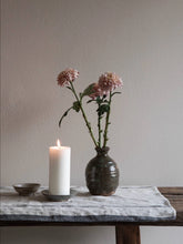 The block candles are the perfect choice for creating an inviting and elegant atmosphere. The smooth surface of the candles gives them a sleek look, making them easy to pair with various interior styles. Made from pure stearin, they burn with a beautiful flame and have a long burn time. The block candles are perfect for placing in a lantern or on a plate – your personal style sets the tone. The pillar candles are available in three different sizes.