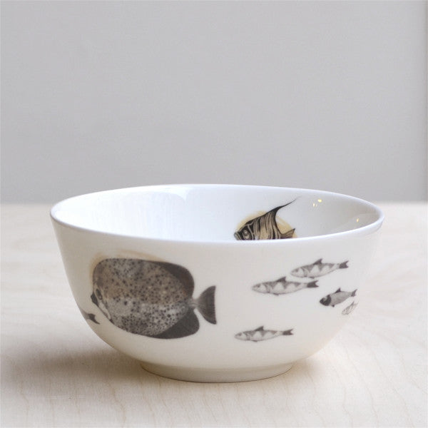 A dipping bowl can be used for eating strawberries with cold milk in the grass, to serve a small portion of wild mushroom soup, or maybe to keep the keys to your summer house safe. Either way, the touch of wildlife will leave you daydreaming of a warm wind and the calming sounds of nature