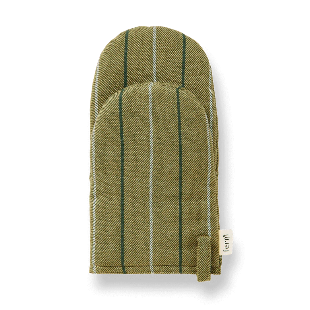 This seaweed oven mitt is a cool green that is relaxing and doesn't stand out too much in your kitchen. Swedish design.
