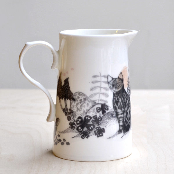 The jug is here to serve you milk for your morning coffee, a rich mushroom sauce for your dinner, or maybe just to display a bouquet of handpicked wild flowers? Let the variety of plants and animals inspire you and make your home a little bit more wild