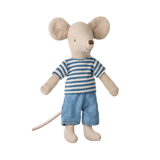 This mouse is called LouiMax, and he is a really adventurous guy. He wears a blue striped shirt and a pair of denim pants. The mouse has magnets in his hands and is sold in a decorative box. The mouse is the size big brother. Get ready to peruse the outdoors with a fashionable outfit and a longing for a tan.