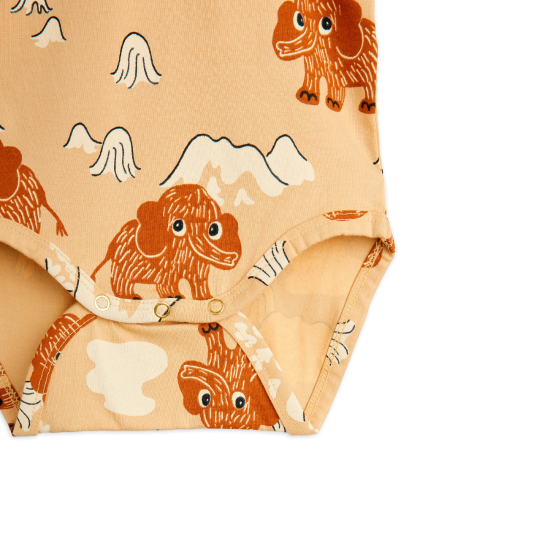 Baby bundle containing a long sleeve bodysuit and leggings with all over Mammoth print, made from GOTS certified organic cotton with a hint of stretch. The bodysuit features snap buttons at shoulder and crotch for easy dressing. Leggings designed with a soft elastic waist and cuffs at leg ends.