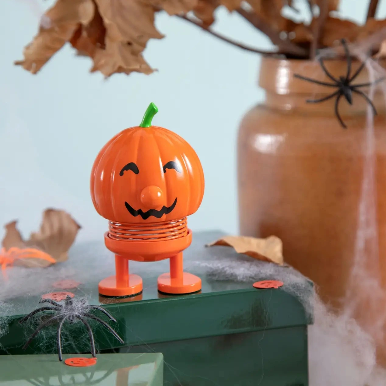 As darkness falls and the moon casts its light through the autumn night, the little Halloween Hoptimist begins his dance on the shelf. With a mischievous smile and little bouncy jumps, it spreads joy and fun among the jack-o-lanterns and cobwebs. Spooky Season Scandinavian Decor Halloween time fall time