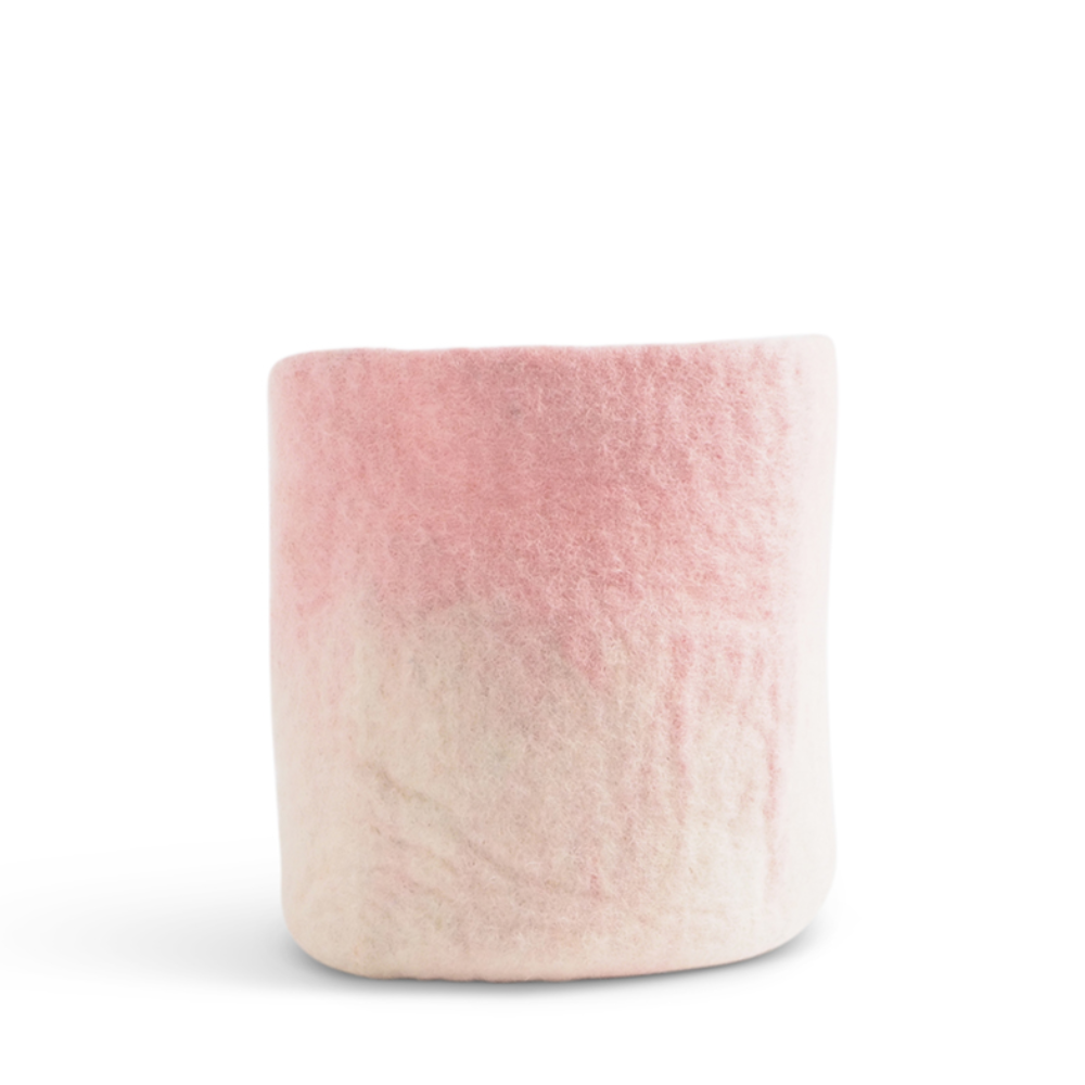 Aveva Flower Pot 18, Aveva’s handmade flowerpots in 100% wool with a flat bottom and two different colors blend together, creating a lovely ombré effect. The inside is coated with natural rubber that makes the flowerpot waterproof. Follow the care instructions below