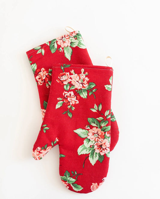 Add a pop of color to your kitchen with our classic oven mitt set. Each mitt is sewn by Amish seamstresses and thoughtfully crafted to provide functional protection. Included on each mitt is a convenient hanging loop for easy storage. 12 inches long