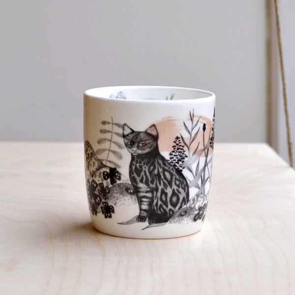 The mug will turn your regular coffee break into a trip to a far off land. Different, beautifully illustrated animals will accompany you no matter if you use this mug for coffee, accessories, pens or some fresh herbs
