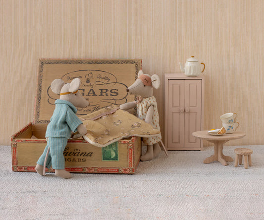 Mum & Dad Mice are back and are ready to nap in their cute pajamas and sleep masks. They have a comfy cigar box with matching mattress, pillow, and blanket.