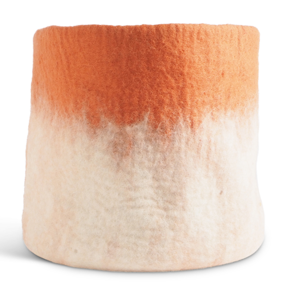 Aveva Flower Pot 18, Aveva’s handmade flowerpots in 100% wool with a flat bottom and two different colors blend together, creating a lovely ombré effect. The inside is coated with natural rubber that makes the flowerpot waterproof. Follow the care instructions below
