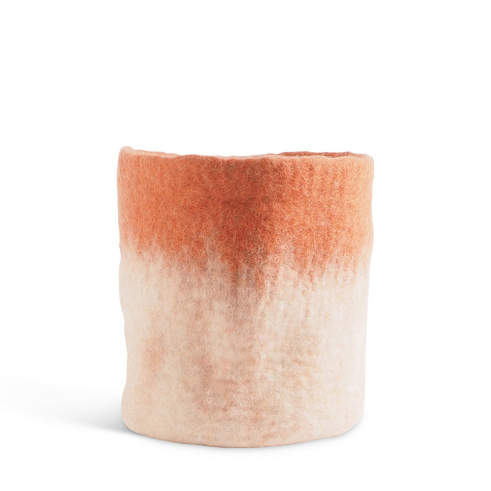 Aveva Flower Pot 18, Aveva’s handmade flowerpots in 100% wool with a flat bottom and two different colors blend together, creating a lovely ombré effect. The inside is coated with natural rubber that makes the flowerpot waterproof. Follow the care instructions below