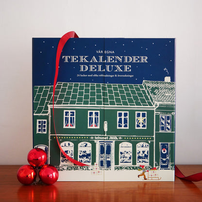 Contains loose teas from all corners of the world in a delightful combination of classic favorites and exciting new releases. A dream for all tea lovers! This year we have also sneaked in some practical surprises.&nbsp;

The tea in the compartments is enough for a whole teapot. Enjoy several cups of tea every day or why not take the opportunity to share the experience with someone you love? We at Tehuset Java wish you a really good tea time!

There have also been some golden tickets sneaked into some of the