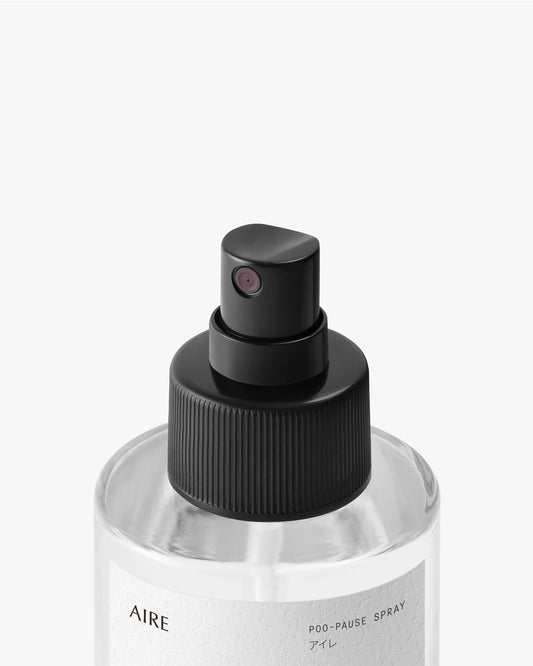 A natural toilet bowl spray that transforms an ordinary moment into a quiet ritual of clarity. Citrus, green tea, and hinoki wood blend into a bright, calming scent that prevents unwanted odors before they appear. Fresh, elegant, and effortlessly pure — Aire is designed to disappear, leaving behind only calm and clean air.