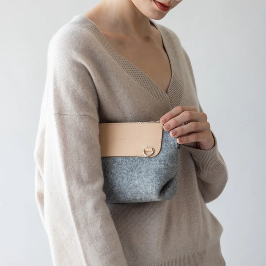 Made of high quality Merino wool, this lightweight and compact bag is ultra-versatile to accommodate all your essentials. The founders of Graf Lantz chose to work with some of the world's earliest, most durable and sustainable materials, wool felt, leather, hemp, canvas and glass. Using the finest Merino wool, Graf Lantz brought fun and style to the once overlooked miracle fabric to bring the Japanese ideas of less but feeling good. Surprisingly spacious 