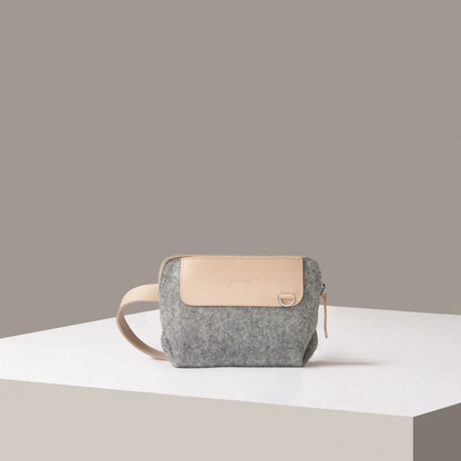 Made of high quality Merino wool, this lightweight and compact bag is ultra-versatile to accommodate all your essentials. The founders of Graf Lantz chose to work with some of the world's earliest, most durable and sustainable materials, wool felt, leather, hemp, canvas and glass. Using the finest Merino wool, Graf Lantz brought fun and style to the once overlooked miracle fabric to bring the Japanese ideas of less but feeling good. 