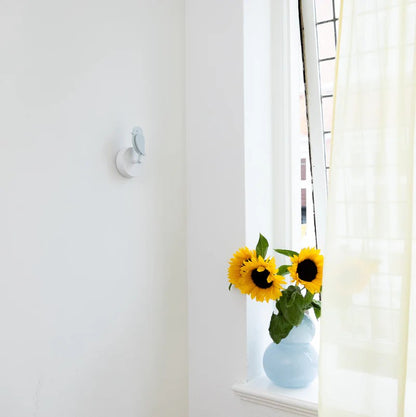 When air quality is poor, Birdie® will drop down when the level of CO2 is higher than 1.000 ppm for more than 10 minutes. When the level of CO2 drops below 800 ppm again the Birdie will return to standing position. It's very important to get airflow when you ventilate your home - you can get optimal airflow by opening multiple windows at once. Danish Health Authorities recommend ventilating for 5-10 minutes 2-3 times a day. Something that is very easy to forget to do. Unlike other air quality monitors, Bird