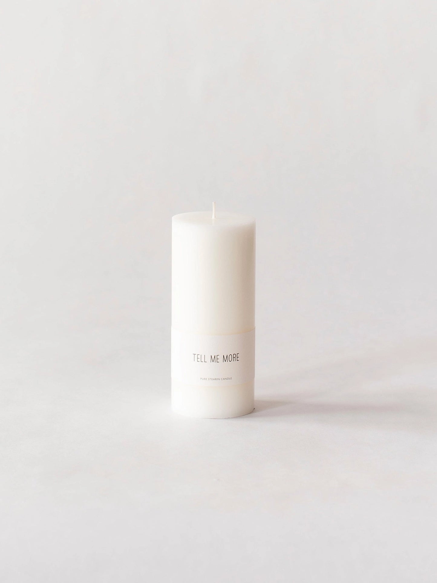 The block candles are the perfect choice for creating an inviting and elegant atmosphere. The smooth surface of the candles gives them a sleek look, making them easy to pair with various interior styles. Made from pure stearin, they burn with a beautiful flame and have a long burn time. The block candles are perfect for placing in a lantern or on a plate – your personal style sets the tone. The pillar candles are available in three different sizes.