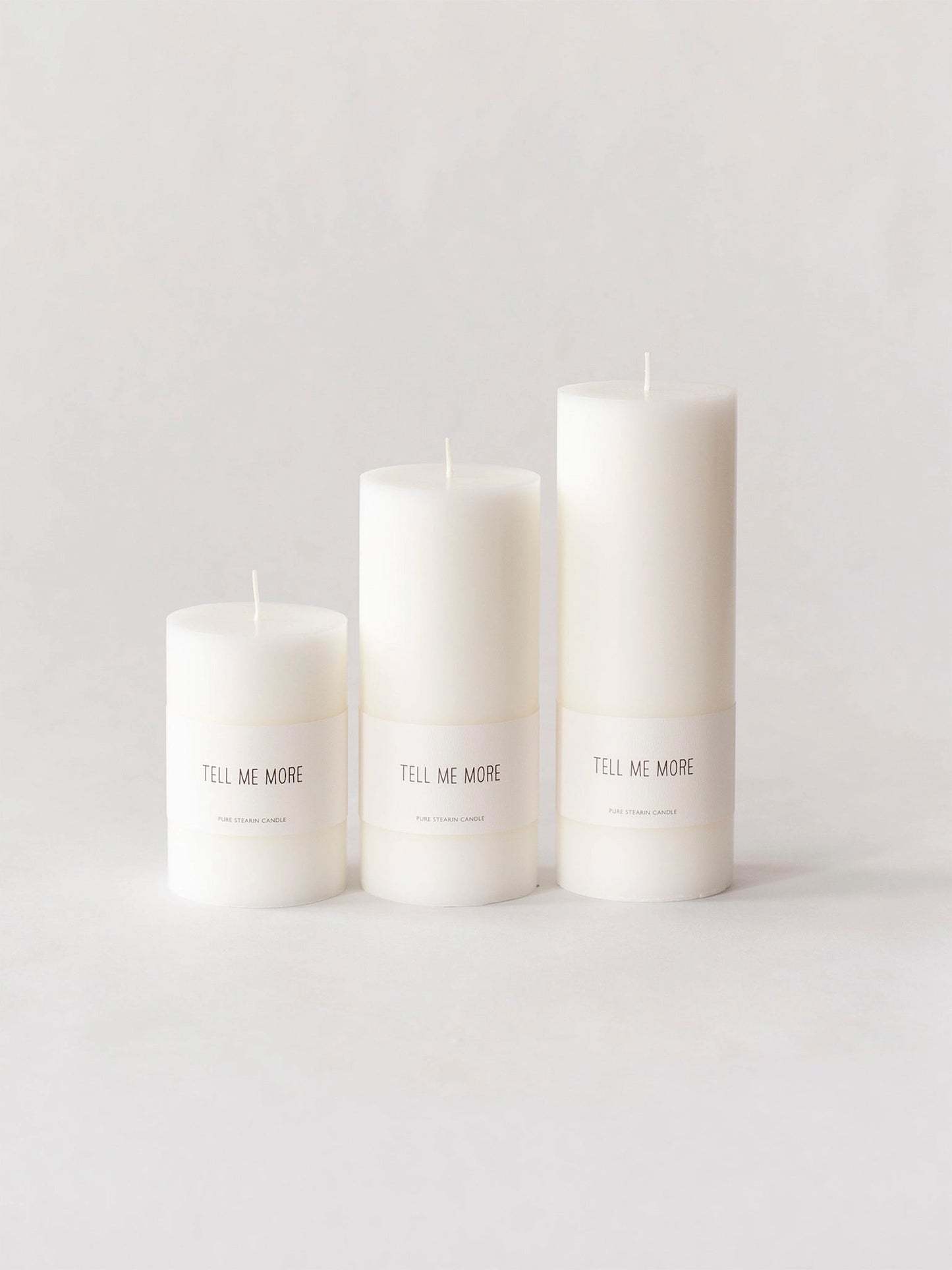 The block candles are the perfect choice for creating an inviting and elegant atmosphere. The smooth surface of the candles gives them a sleek look, making them easy to pair with various interior styles. Made from pure stearin, they burn with a beautiful flame and have a long burn time. The block candles are perfect for placing in a lantern or on a plate – your personal style sets the tone. The pillar candles are available in three different sizes.