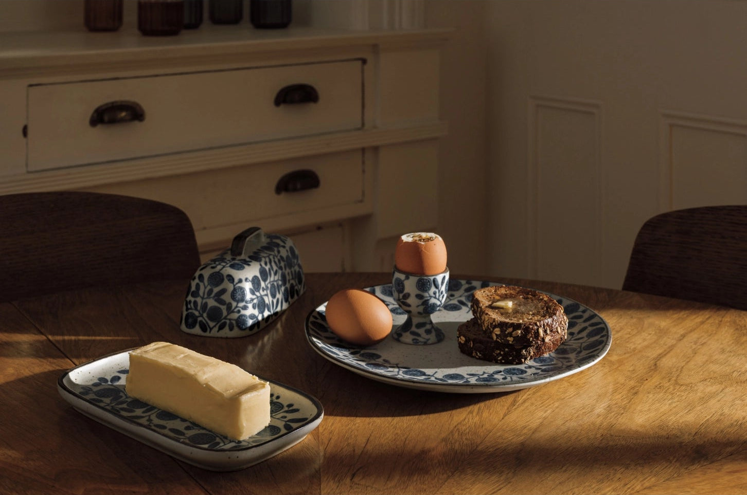 Capture the essence of water, air, earth, and fire with the dinner plate from the Element collection. It soothes, revives, grounds, and ignites— awakening our natural connection to the elements.