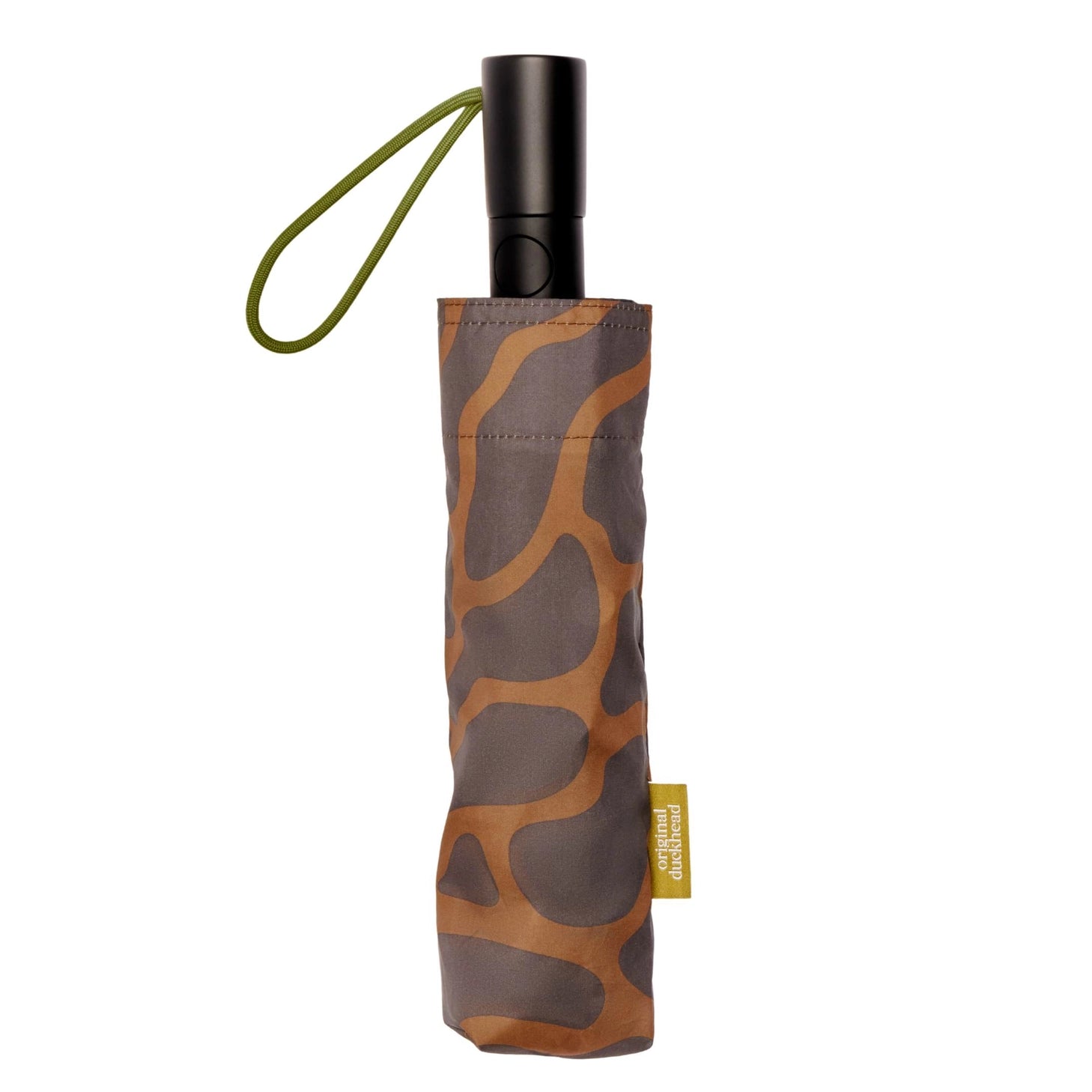 Perfect for: rainy commutes, fall and winter weather, beach trips, summer travel, and holiday shopping. A thoughtful, eco-friendly upgrade from standard umbrellas, The Daily is designed for daily use and built to last.