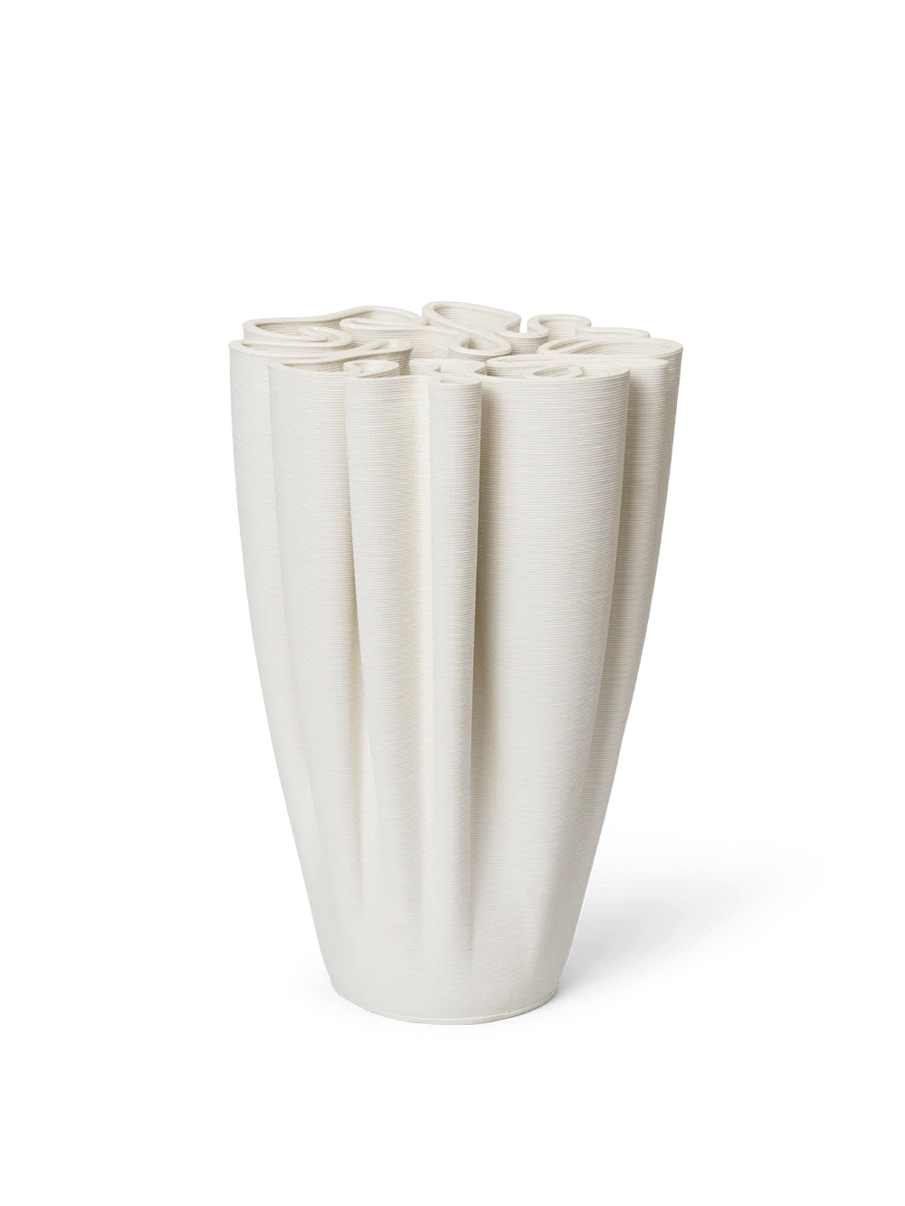 Echoing the elaborate patterns of a 'Dédales' or labyrinth, the Dedali Vase is a fusion of art and utility. Crafted from 3D-printed ceramic, its labyrinth-like top is not only aesthetically pleasing but also functional for arranging flowers in a voluminous, Ikebana-style.