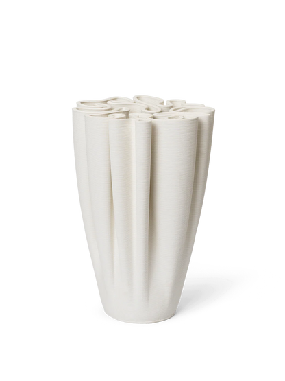 Echoing the elaborate patterns of a 'Dédales' or labyrinth, the Dedali Vase is a fusion of art and utility. Crafted from 3D-printed ceramic, its labyrinth-like top is not only aesthetically pleasing but also functional for arranging flowers in a voluminous, Ikebana-style.