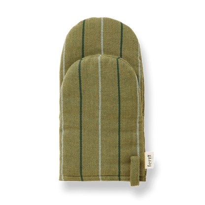 This seaweed oven mitt is a cool green that is relaxing and doesn't stand out too much in your kitchen. Swedish design.