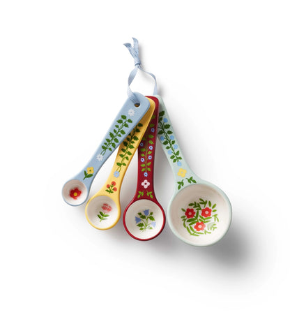 Make your home sweet home with a charming Scandinavian folksy kitchen essential, this set of four porcelain measuring spoons features 1 Tbsp, 1 tsp, 1/2 tsp, and 1/4 tsp measurements, with unique floral painted illustrations on each spoon.&nbsp;