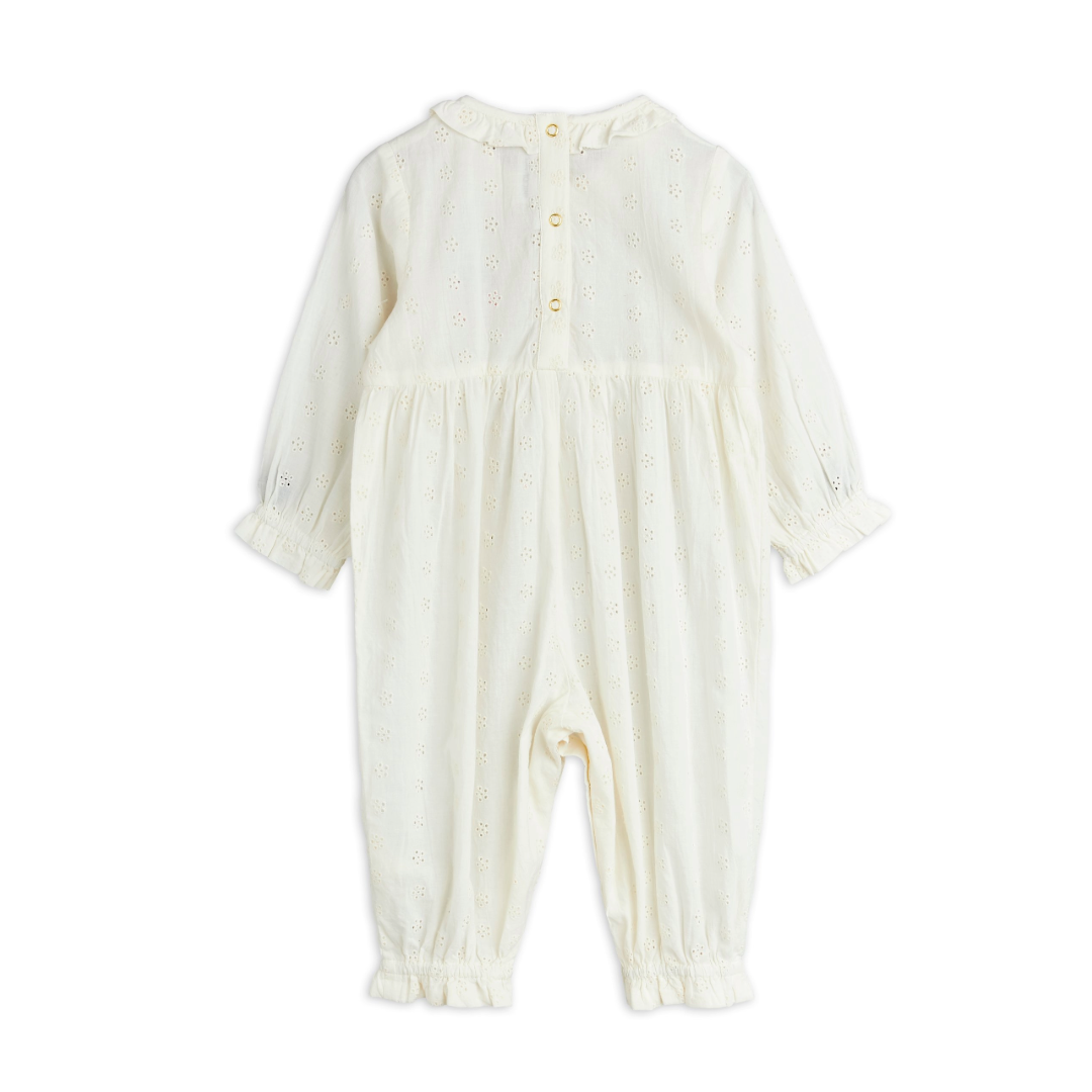 This Mini Rodini Strawberry Jumpsuit is a delightful organic cotton outfit designed just for kids. Its crisp white fabric is soft and gentle on little skin, while shiny gold snap buttons add a fun touch and make dressing a breeze. Perfect for playful days, this jumpsuit combines comfort with charming details like the strawberry that kids and parents will love.