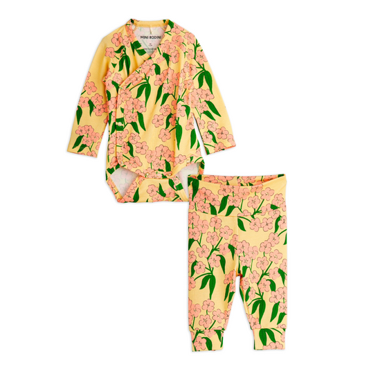 Baby bundle containing a long sleeve bodysuit and leggings. The bodysuit features snap buttons at shoulder and crotch for easy dressing. Leggings designed with a soft elastic waist and cuffs at leg ends.

Features all over Alpine Flowers print.