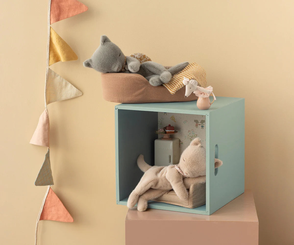 Maileg Plush Sleeping Kitten - Huset | Your house for modern Scandinavian living