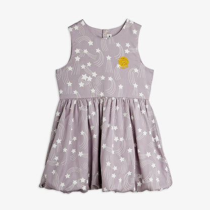 Sleeveless dress made from 100% lyocell. Features the Starfall print, a gathered skirt with bubble hem, and a small embroidered planet patch. Back neck keyhole with snap closure.