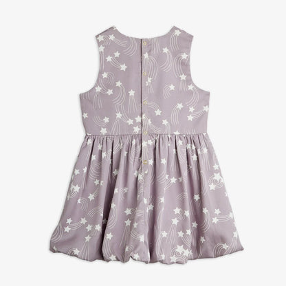 Sleeveless dress made from 100% lyocell. Features the Starfall print, a gathered skirt with bubble hem, and a small embroidered planet patch. Back neck keyhole with snap closure.