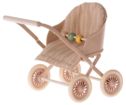 This stroller is perfect for mouse families with more than one baby. You can easily transport two or three babies. The seat can be positioned both ways depending on whether the babies like to look at mum and dad or are ready to discover the world.