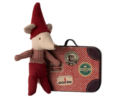 The small travel suitcase comes with a special content this season. Inside the suitcase a tiny Christmas mouse is sleeping with a warm blanket.