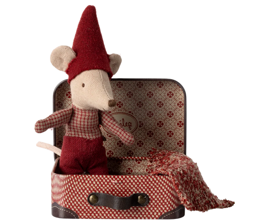 The small travel suitcase comes with a special content this season. Inside the suitcase a tiny Christmas mouse is sleeping with a warm blanket.