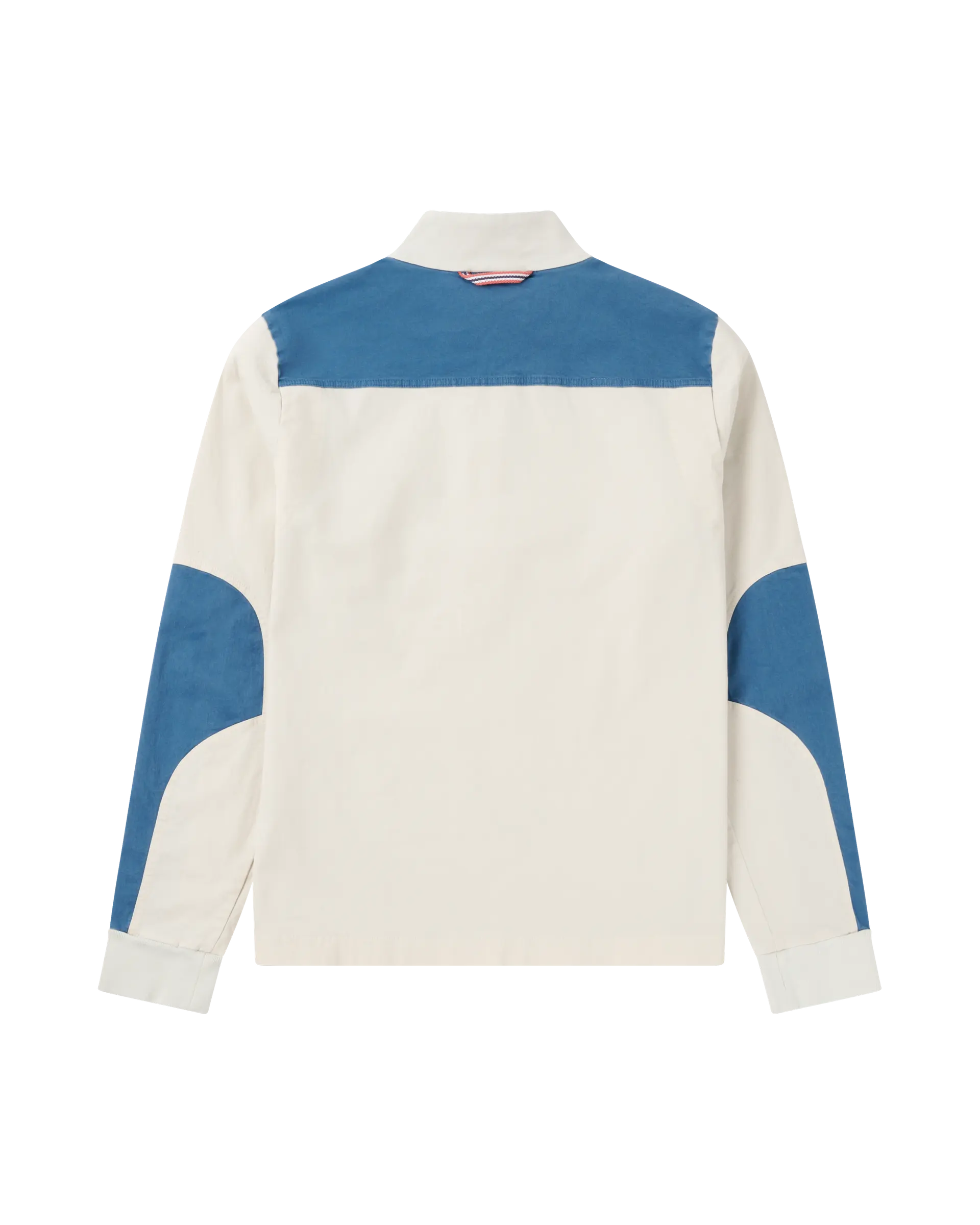 Built for warm‑weather adventures and everyday wear. The Ditch‑hiker Pullover blends natural breathability with easy stretch. Cut from cotton twill with a touch of elastane, it’s pigment‑dyed, enzyme‑washed and brushed for a soft, broken‑in feel that develops a rich patina over time.
Designed in a clean half‑zip silhouette with a regular fit, it features stretch‑twill reinforcement at the shoulders and elbows for durability, a chest patch pocket for small essentials, and elasticated cuffs and hem to seal in