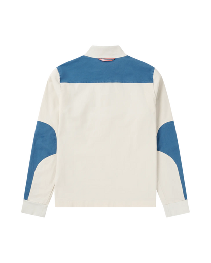 Built for warm‑weather adventures and everyday wear. The Ditch‑hiker Pullover blends natural breathability with easy stretch. Cut from cotton twill with a touch of elastane, it’s pigment‑dyed, enzyme‑washed and brushed for a soft, broken‑in feel that develops a rich patina over time.
Designed in a clean half‑zip silhouette with a regular fit, it features stretch‑twill reinforcement at the shoulders and elbows for durability, a chest patch pocket for small essentials, and elasticated cuffs and hem to seal in