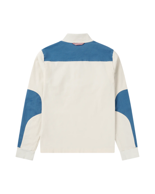 Built for warm‑weather adventures and everyday wear. The Ditch‑hiker Pullover blends natural breathability with easy stretch. Cut from cotton twill with a touch of elastane, it’s pigment‑dyed, enzyme‑washed and brushed for a soft, broken‑in feel that develops a rich patina over time.
Designed in a clean half‑zip silhouette with a regular fit, it features stretch‑twill reinforcement at the shoulders and elbows for durability, a chest patch pocket for small essentials, and elasticated cuffs and hem to seal in