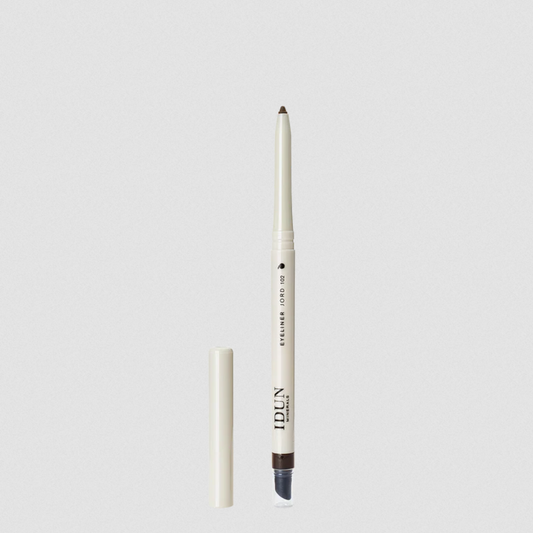 Creamy smooth texture for an effortless, glide-on experience. IDUN Minerals Creamy Eyeliner marries intensity and effortlessness in a silky-smooth vegan formula infused with highly purified mineral pigments for a rich color deposit with the control of a retractable pen format. The beautifully balanced wax to pigment ratio ensures a perfect bendable texture for a smoked-out look or the precision of clean, graphic lines. Featuring a built-in sharpener 