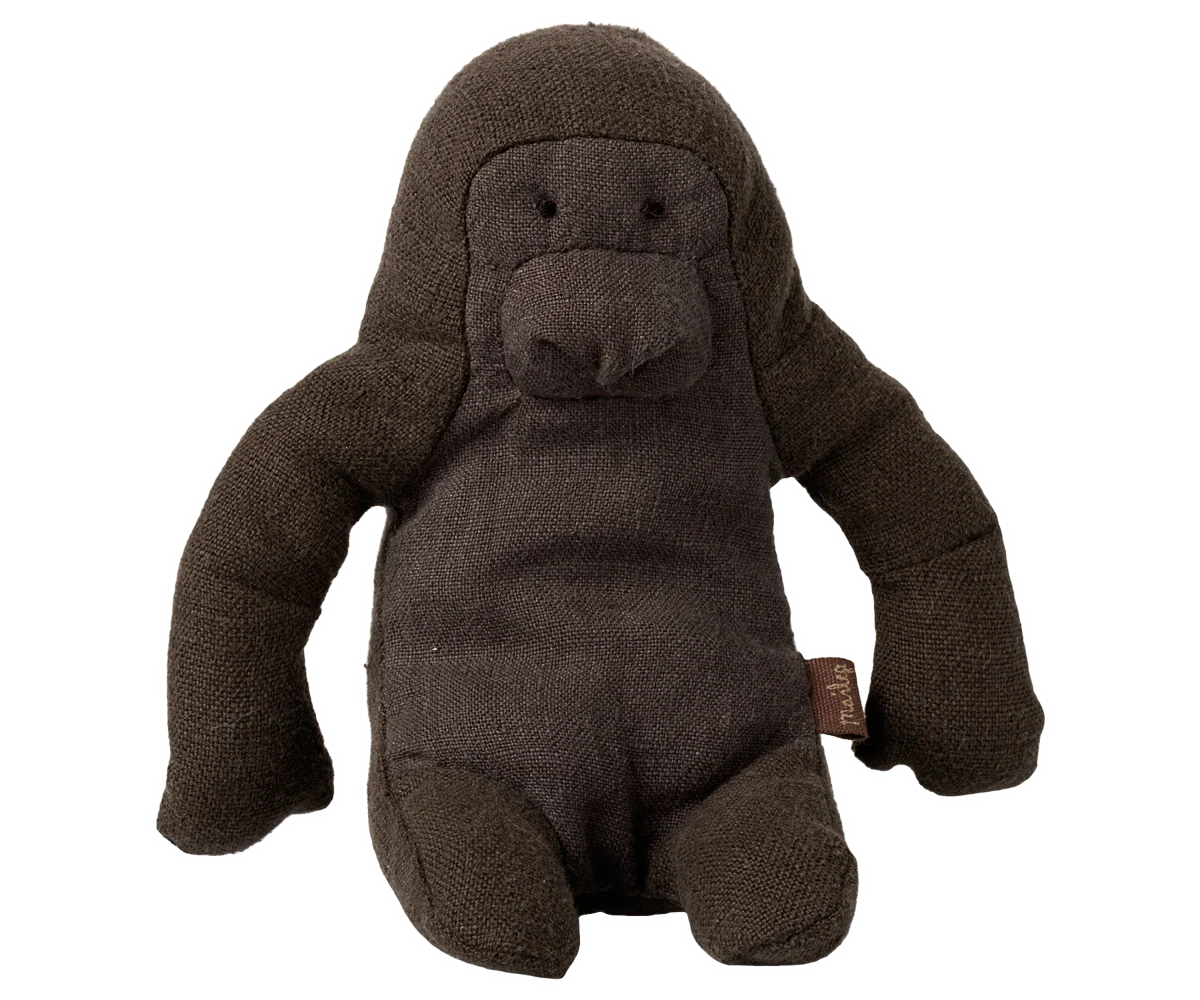 Safari friends are made of the softest fabric and come in great colors. They can sit by themselves because of the beans in its bottom and are just waiting for you to come and hug them.