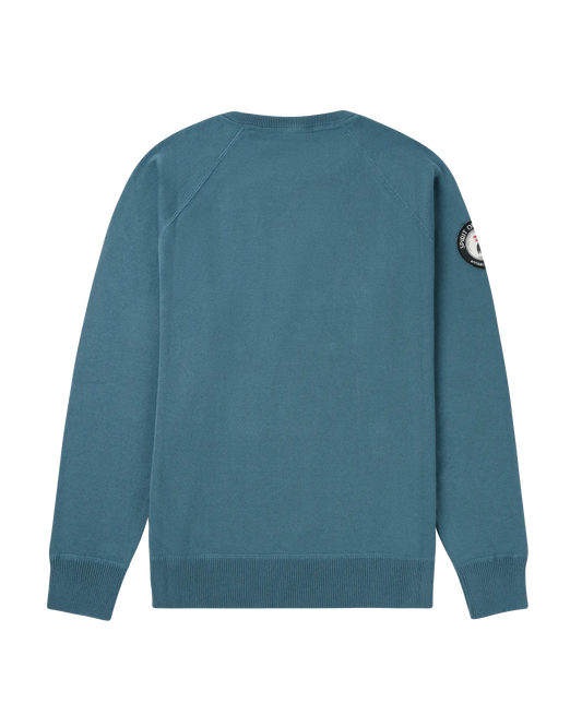 Knitted in Italy from long‑staple Egyptian cotton, the Lascar Crew Neck captures the spirit of a classic college jumper. Ribbed cuffs and hem keep the silhouette tidy, while the soft knit make it an easy layer for everyday sport, coastal living or city routines. Finished with the weathered red triangle at the collarbone and the Spirit of Amundsen patch on the sleeve.