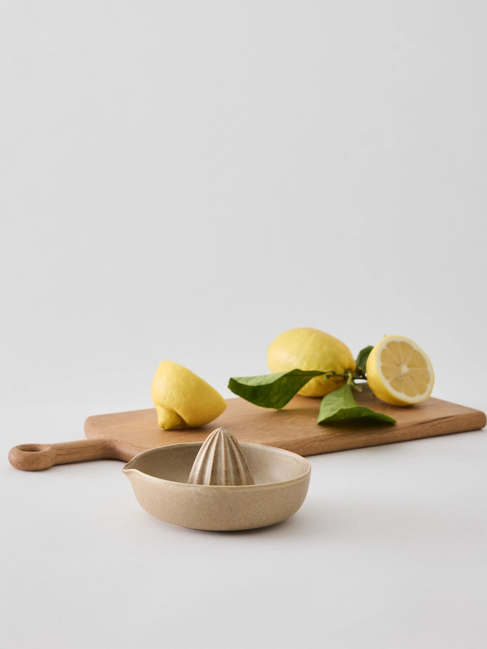 Lemon squeezer in stoneware made with a organic natural rounded shape that facilitates efficient juicing. It is part of the Palermo stoneware series and will make a stylish and functional addition to your kitchen. Huset Shop California USA bringing Swedish decor and kitchen accessories that are Scandinavian and natural soft colors. 