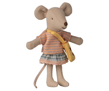A little sister mouse beautiful dressed up for a playful day. She wears a small cheese bag for all her personal belongings and has magnets in hands. Add extra accessories and furniture to extend the play and storytelling about this new friend.