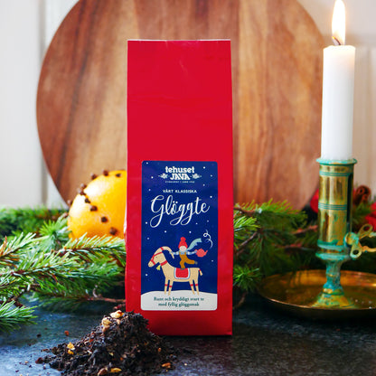 Our mulled wine is a black Christmas tea with a rich, classic mulled wine character. Perfect for those who want to enjoy a non-alcoholic version of mulled wine.