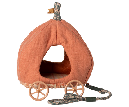Let the fairytale begin… The perfect carriage for the royal mice family when they have to go outside the castle. Fabric may vary.