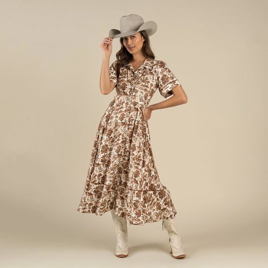 Go ahead and put this one on your All-Time Favorites list. La Dahlia is the one you reach for no matter the occasion. First dates at Whataburger, second dates at Whataburger, late night honky tonkin’, and back to the drive thru for that after-hours breakfast run. Pull on your favorite pair of sneakers or a broken-in pair of boots, and you’ll have a look that goes all the way.