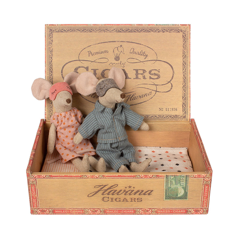 Maileg Mom & Dad Mice in Cigar Box, Maileg, Huset | Modern Scandinavian Design